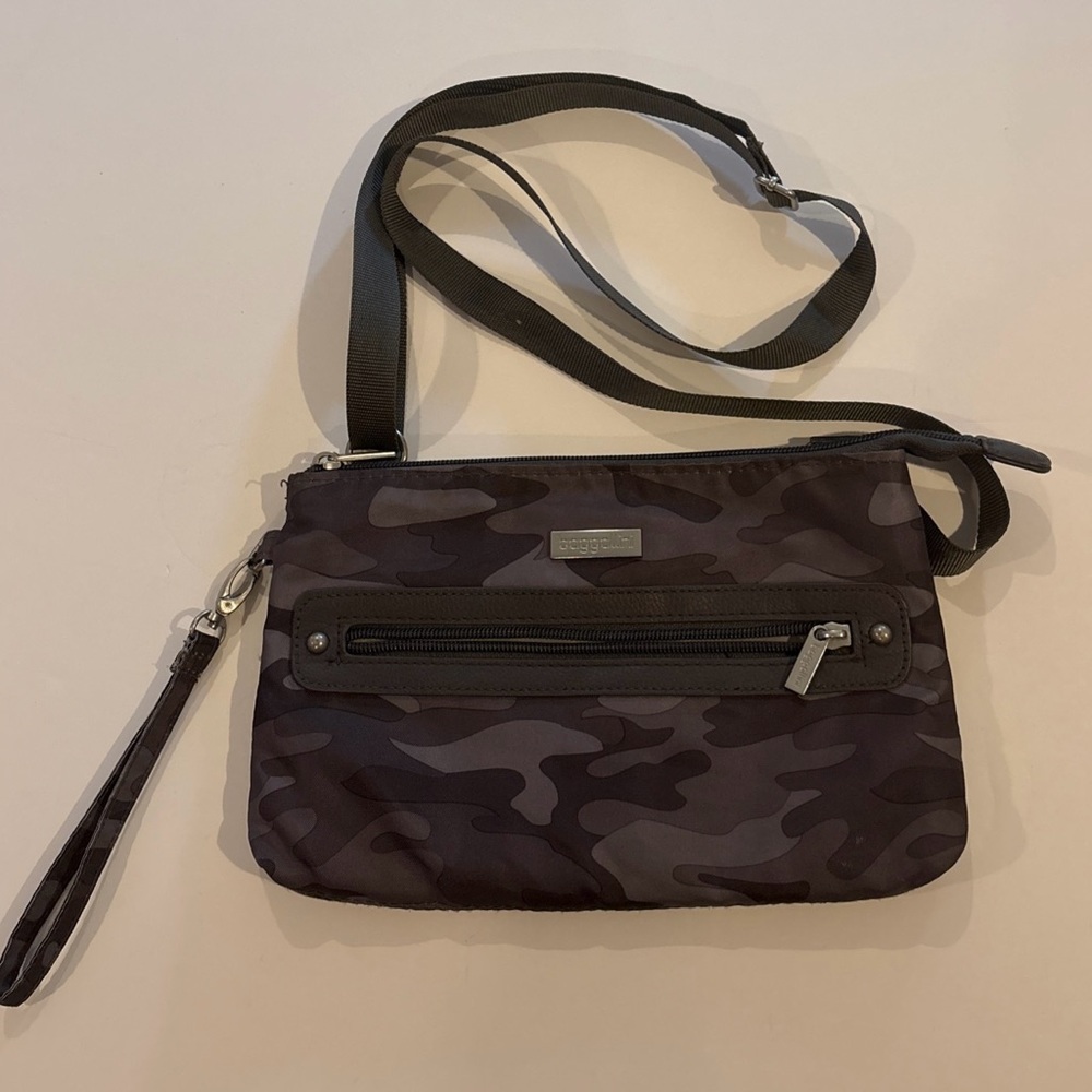 BAGGALLINI Grey Camo Crossbody Handbag Purse Travel